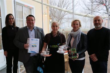 Kerstin Rohrer, Bürgermeister Roman Kainrath, Bianca Binder, Sonja Hasler und Karl Gansriegler.