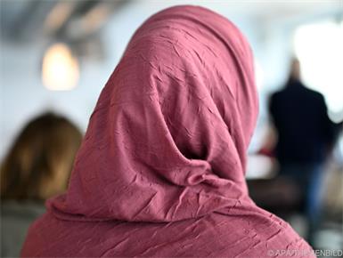 Kinder unter 14 dürfen in der Schule kein Kopftuch mehr tragen
