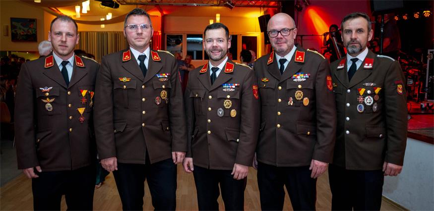 Kommandant Christoph Fellinger mit Mario Alzano, Thomas Murnberger, Bernhard Kern und Markus Senftl.