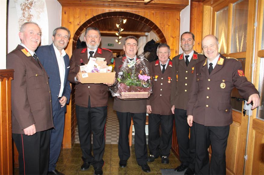 Kommandant Kurt Kappel, Bürgermeister Ewald Bürger, Andreas Heschl, Franz Kainz, Alfred Fischer, Johann Hauser und Abschnittskommandant Josef Weber.