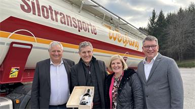Kommerzialrat Hans-Dieter Buchinger (Spartenobmann), KommerzialratJohann Werfring (Vorsitzender der Fachvertretung Spedition und Logistik), Gattin Anni Werfring und Roman Eder (Obmann der Fachgruppe für das Güterbeförderungsgewerbe).