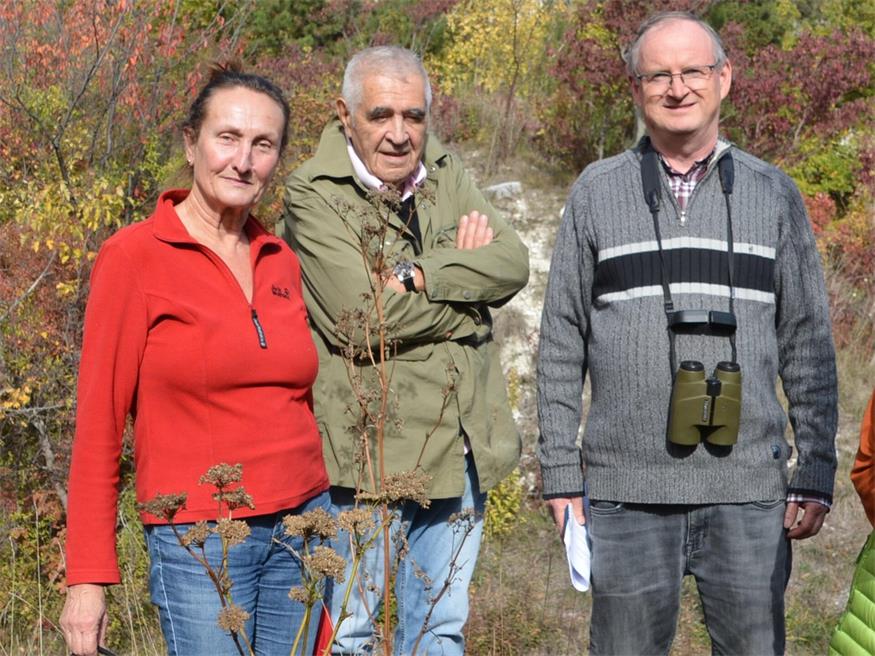 Kooperation. Exkursionsleiter Klaus Michalek vom Naturschutzbund, Grundbesitzer Peter Noever und Grüne-Gemeinderätin Rosemarie Grosz (v.r.) als Vertretung der Gemeinde im Trittsteinbiotop in Breitenbrunn.