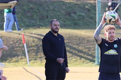 Kreuzbandriss. Spielertrainer Davor Grgic wird vorerst nur neben dem Platz stehen.