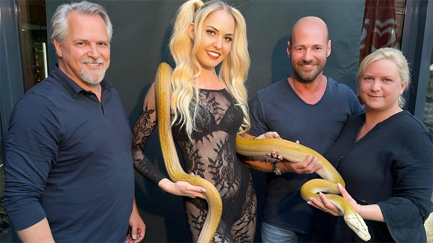 Fotoshooting von Miss Europe im Forchtensteiner Reptilienzoo