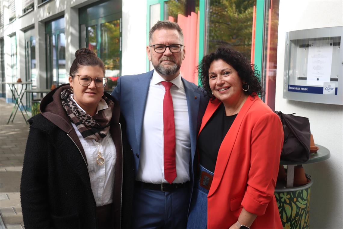Kristina Zenz, Vizebürgermeister Michael Sgarz und Nadine Piribauer-Lenzinger.