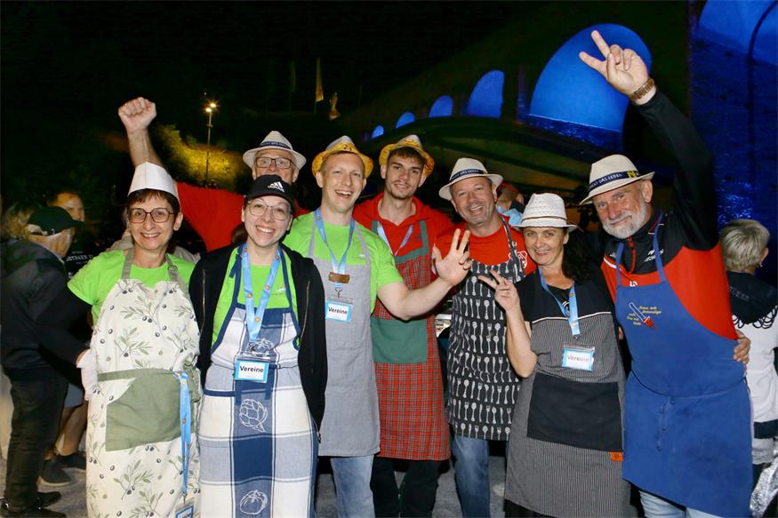 Kulinarische Schmankerl gabs von den Mitgliedern der Freiwilligen Feuerwehr Altschlaining: Barbara Adelmann, Vanessa Adelmann, Bernhard Adelmann, Benjamin Paul, Sascha Adelmann, Günter Herlicska, Manuela Kalcsics und Thomas Kalcsics. 