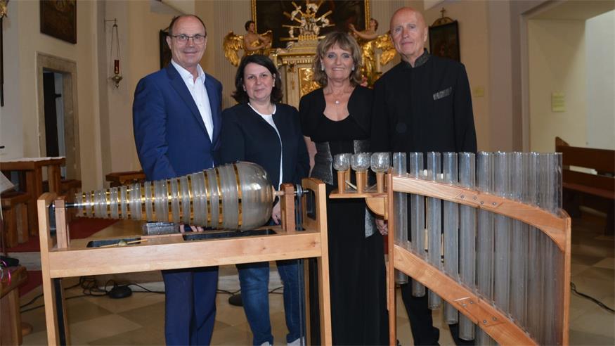 Kulturvereinsobmann Franz Steindl freute sich mit seiner Stellvertreterin Doris Leidl über das gelungene Konzert der Musiker Christa und Gerald Schönfeldinger (v.l.).