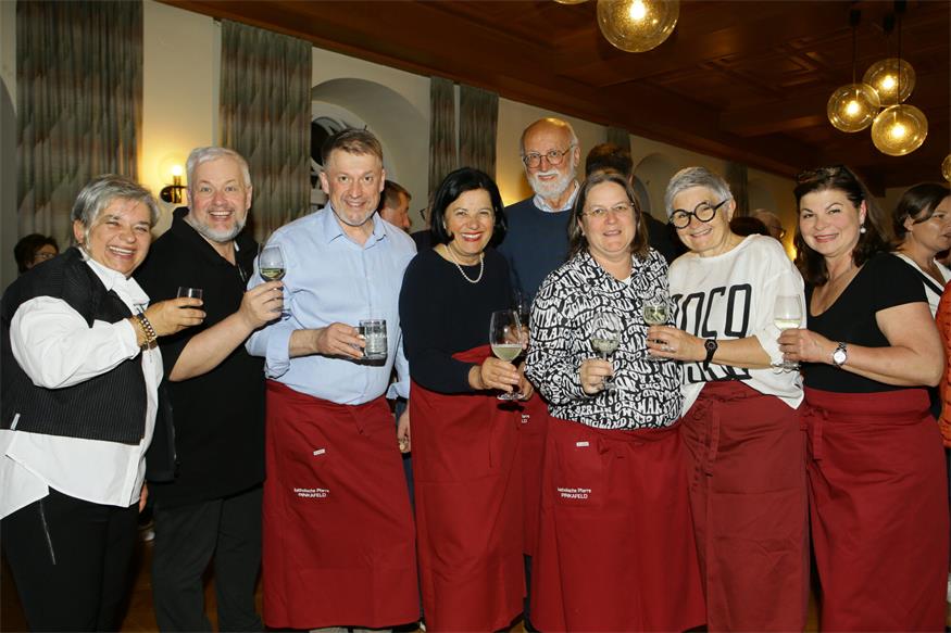 Kuratorin Sonja Kleinrath, Pfarrer Norbert Filipitsch, Willi Catomio, Andrea Gottweis, Hans Hatzl, Michaela Krutzler, Heidi Posch und Andrea Siegl freuten sich über zahlreichen Besuch.