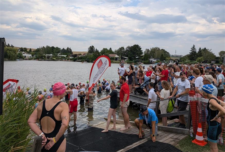 Kurz vor dem Start zum 35. Pöttschinger Triathlon.