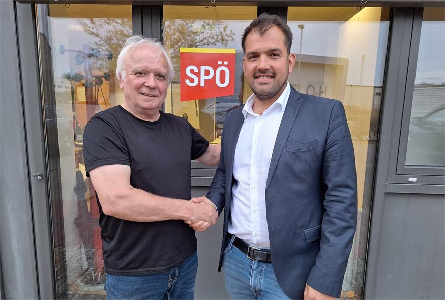 LAbg. Kilian Brandstätter gratuliert Franz Lag zum Joiser Ortsparteivorsitz.