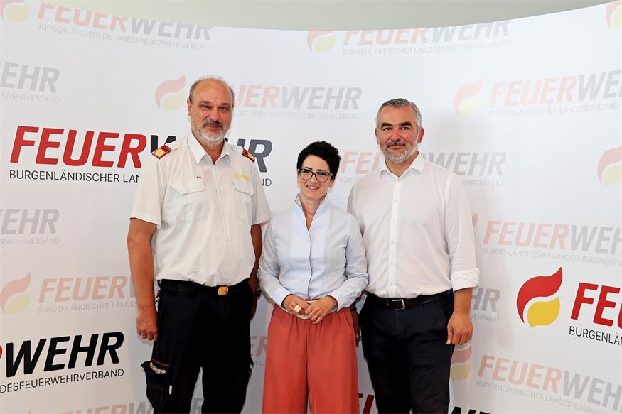 Landesfeuerwehrkommandant Franz Kropf, Jutta Benedek, Geschäftsführerin Landesimmobilien Burgenland (LIB), und Feuerwehrreferent Landesrat Heinrich Dorner