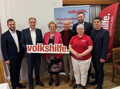 Landesgeschäftsführer Kevin Friedl, Landesrat Leonhard Schneemann, Präsidentin der Volkshilfe Burgenland Verena Dunst, Bürgermeister von Gerersdorf/Sulz Roman Jandrisevits, Geschäftsführer der Volkshilfe Burgenland Markus Kaiser, Pflegedienstleitung der mobilen Hauskrankenpflege Karin Csencsits und stellvertretender Geschäftsführer Patrick Gober (v.l.).