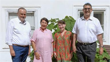 Landeshauptmann Hans Peter Doskozil beim Besuch im Österreichischen Jüdischen Museum in Eisenstadt mit Claudia Prutscher, Vizepräsidentin der Israelitischen Kultusgemeinde (IKG) Wien und Präsidentin des Vereins Österreichisches Jüdisches Museum in Eisenstadt , Museums-Geschäftsführerin Esther Heiss und dem Präsidenten der Israelitischen Kultusgemeinde Wien, Oskar Deutsch (v.l.). 