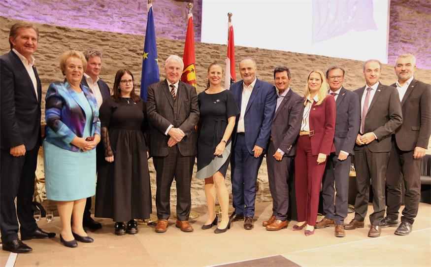 Landeshauptmann Hans Peter Doskozil, seine Stellvertreterin Anja Haider-Wallner und Wegbegleiter des Aufschwungs des Burgenlandes beim Symposion zum 30-jährigen EU-Beitritt auf Burg Schlaining.