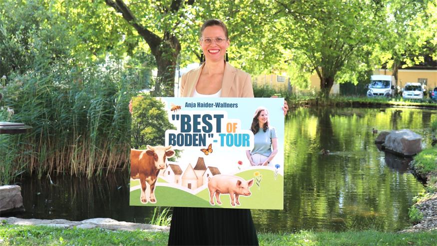 Landeshauptmann-Stellvertreterin Anja Haider-Wallner präsentierte in Kleinhöflein "auf einem der schönsten Dorfplätz des Landes" den Entsiegelungs-Wettbewerb des Landes.