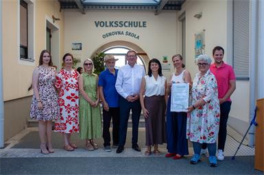 Landeshauptmann-Stellvertreterin Anja Haider-Wallner gratulierte der Volksschule Weiden bei Rechnitz zur Zertifizierung zur „Naturpark-Schule".