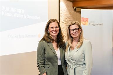 Landeshauptmann-Stellvertreterin Anja Haider-Wallner mit Christa Kummer bei der Vortragsreihe "Zukunftsfit" in Eisenstadt (v.l.).