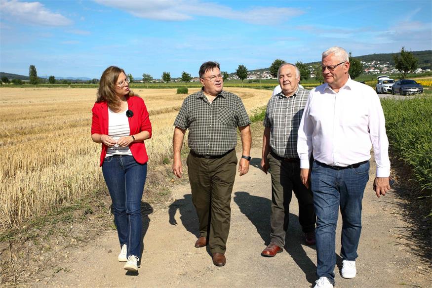 Kleinhöfleiner Güterweg entsiegelt: Kleines Projekt mit großer Wirkung