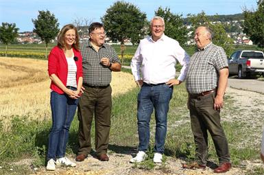 Landeshauptmann-Stellvertreterin Anja Haider-Wallner und Eisenstadts Bürgermeister Thomas Steiner besuchten gemeinsam mit Josef Klampfer und Stefan Kaiser das Entsiegelungsprojekt bei Kleinhöflein.