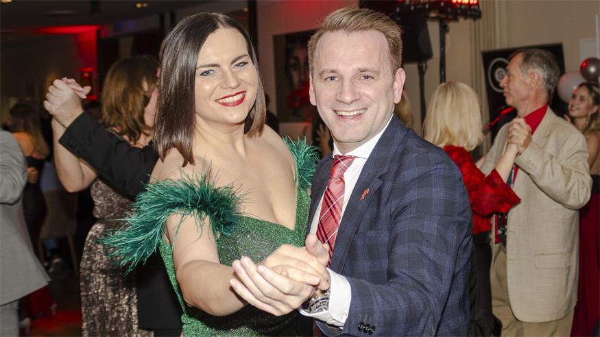 „Alles Walzer“ beim Neufelder Stadtball