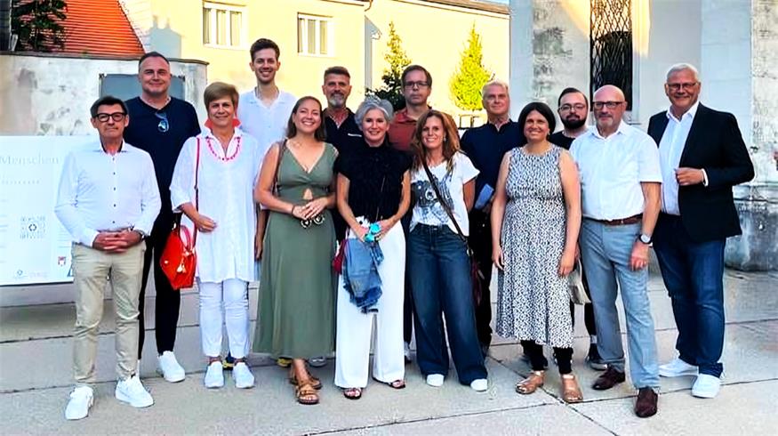 Landesinnungsmeister Erwin Muik, Geschäftsführer Thomas Kornfeind, Waltraud Bachmaier, Moritz Gasser, Ines Steiner, Eric Halwax, Ursula Schriefl, Herbert Herdits, Maria Hollunder, Johannes Horngacher, Christiane Raffeiner, Marco Schändl, Ernst Breitegger und Bürgermeister Thomas Steiner.<?ZE?><?ZE?>