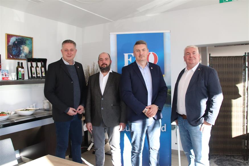 Landesparteiobmann Alexander Petschnig, der designierte Gemeinderat Bernd Zezelitsch, der designierte Stadtparteiobmann Sascha Gerdenitsch und der designierte Bezirksobmann Robert Perger im Rahmen der Pressekonferenz.