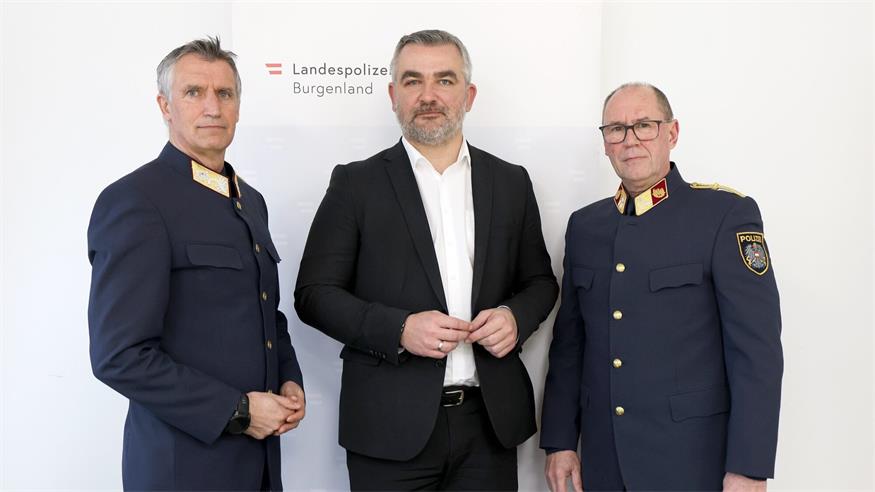 Landespolizeidirektor Martin Huber, Verkehrslandesrat Heinrich Dorner und Oberst Andreas Stipsits, Leiter der Landesverkehrsabteilung, bei der Pressekonferenz.