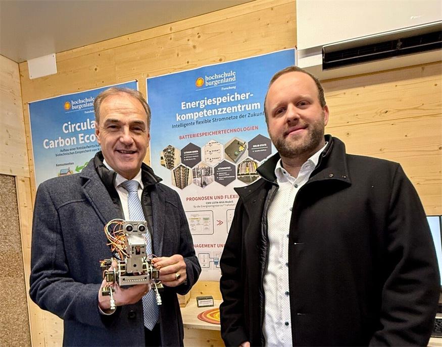 Landesrat Leonhard Schneemann (li.) mit Markus Resch, Senior Researcher Forschung Burgenland