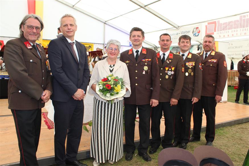 Landtagsabgeordenter und Feuerwehrmann Gerhard Hutter, Bezirkshauptmann Gerald Kögl, Ortschefin Ulrike Kitzinger, Kommandant Wilfried Richter, Stellvertreter Roman Glavanits, Landesfeuerwehrkommandant-Stellvertreter Josef Nakovich und Bezirksfeuerwehrkommandant Adi Binder. 
