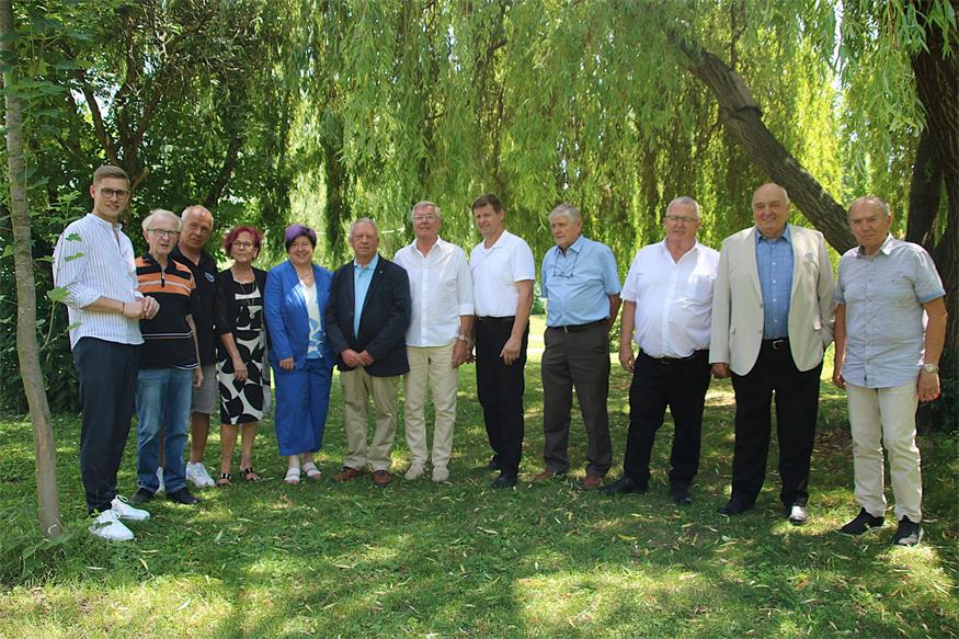 Landtagsabgeordneter Patrik Fazekas, Lutzmannsburg Seniorenbundobmann Gustav Magedler, Kroatisch Geresdorfs Seniorenbundobmann Franz Schweiger, Stadträtin Gerlinde Heger, Vizebürgermeisterin Christina Köppel, Seniorenbund-Landesobmann Rudolf Strommer, Oberpullendorfs Seniorenbund-Obmannstellvertreter Rudolf Geißler, Bürgermeister Johann Heisz, der frühere Seniorenbundobmann Wolfgang Ehrenhöfer, Obmann Herbert Ohr, Bezirksobmann Albert Maschler und