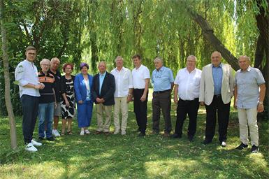 Landtagsabgeordneter Patrik Fazekas, Lutzmannsburg Seniorenbundobmann Gustav Magedler, Kroatisch Geresdorfs Seniorenbundobmann Franz Schweiger, Stadträtin Gerlinde Heger, Vizebürgermeisterin Christina Köppel, Seniorenbund-Landesobmann Rudolf Strommer, Oberpullendorfs Seniorenbund-Obmannstellvertreter Rudolf Geißler, Bürgermeister Johann Heisz, der frühere Seniorenbundobmann Wolfgang Ehrenhöfer, Obmann Herbert Ohr, Bezirksobmann Albert Maschler und