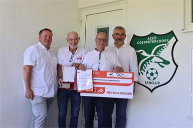 Landtagsabgeordneter Roman Kainrath und Landesrat Heinrich Dorner stellten sich bei der Jubiläumsfeier als Gäste ein. ASKÖ-Vizepräsident Peter Heger (2.v.l.) stellte sich bei Obmann Bürgermeister Andreas Tremmel (2.v.r) mit einem Scheck ein. 