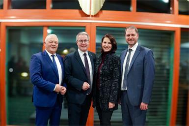 Landtagsabgeordneter und Edelstals Bürgermeister Gerald Handig, ÖVP-Klubobmann und Halbturns Bürgermeister Markus Ulram mit Bundesministerin Karoline Edtstadler und ÖVP-Landesparteiobmann Christian Sagartz
