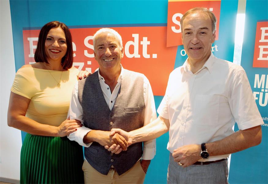 Landtagspräsidentin Astrid Eisenkopf (l.) und Landesrat Leonhard Schneemann (r.) gratulierten Vizebürgermeister Michael Leitgeb (Mitte) zum Spitzenkandidaten für die Bürgermeister- und Gemeinderatswahl 2027.
