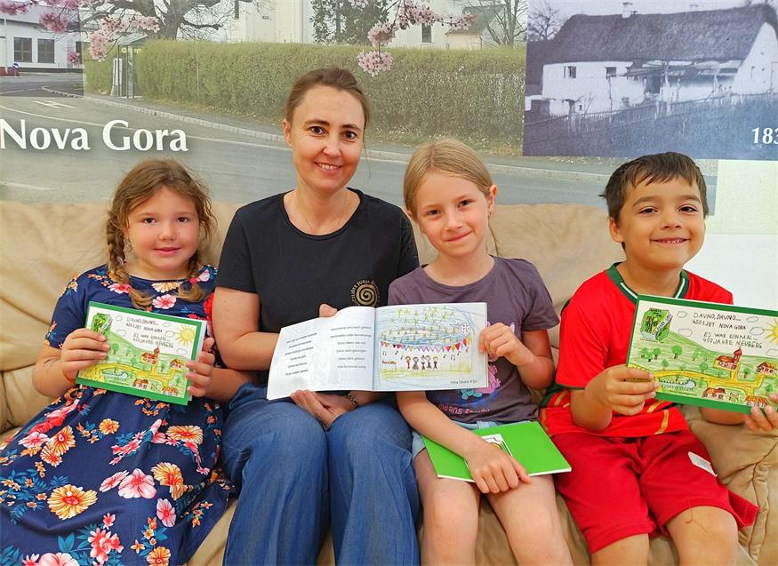 Lehrerin und Autorin Roswitha Staudinger mit Anna, Amelie und Felix.