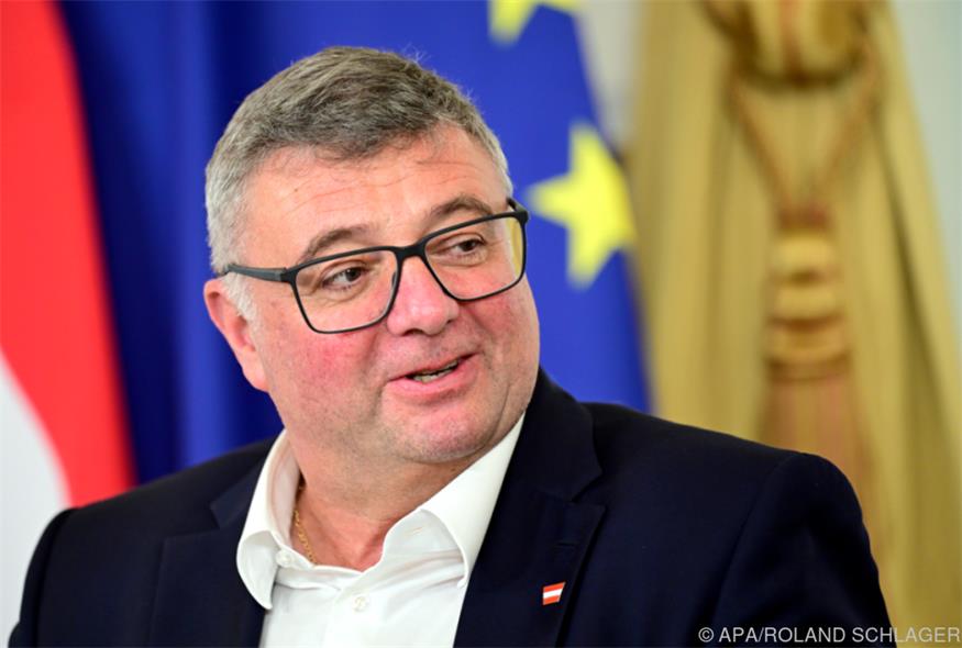 Leichtfried bei einer Pressekonferenz im Sommer