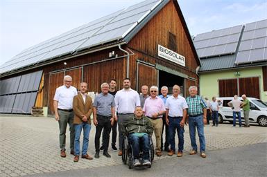 Leo Riebenbauer, Lukas Kuderer (Österreichischer Biomasserverband), Anton Taschner (Obmann vom Biomasse Heizwerkeverband Burgenland), Michael Zellinger (autonomize) Vizebürgermeister Christoph Zöchbauer, Rudolf Haspel, Gerhard Heiss, Altlandesrat Paul Rittsteuer, Franz Jandrisits, Altbürgermeister Willi Heißenberger und Obmann Josef Lang.