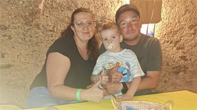 Leon war mit Mama Lena und Papa Patrick auf der Burg.