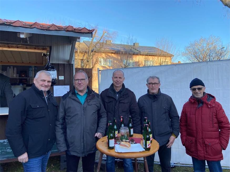 Gute Laune beim Punschtreffpunkt in Pama