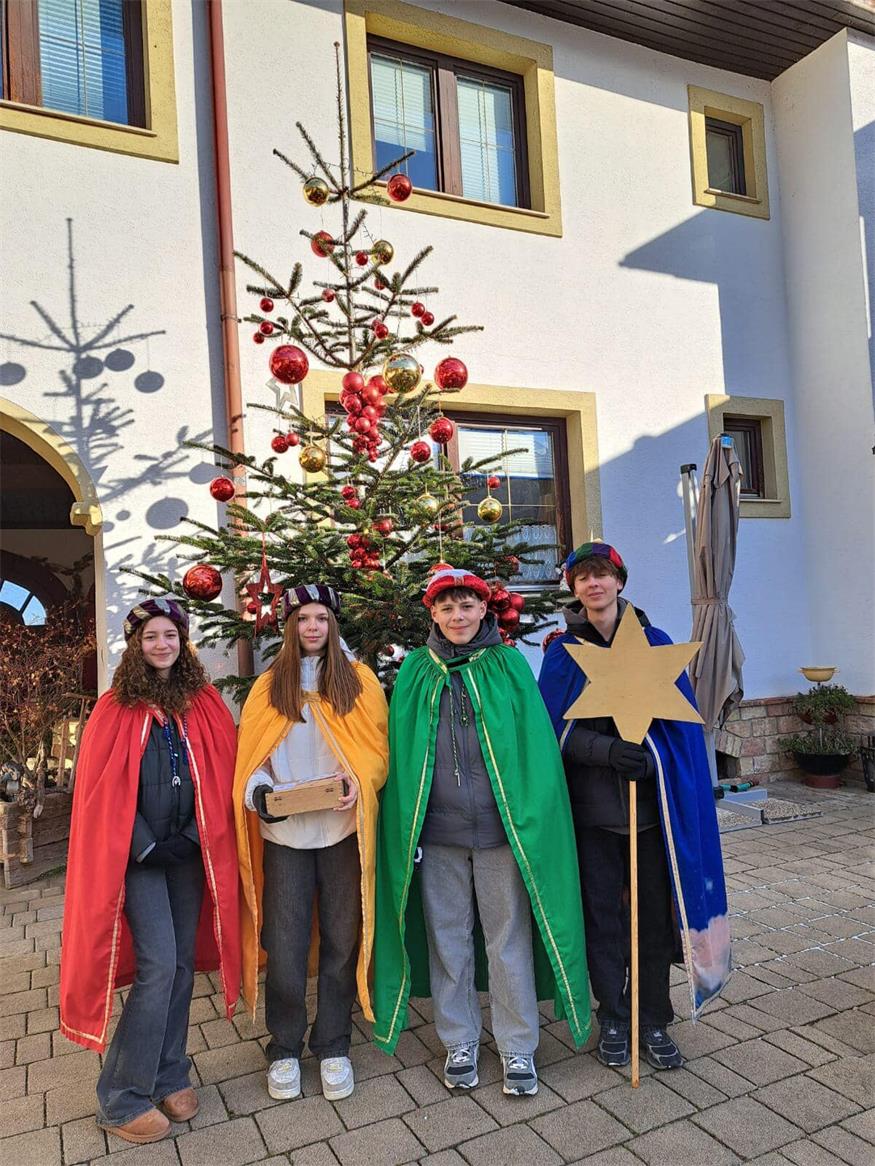 Neudörfler Sternsinger unterstützen Dreikönigsaktion