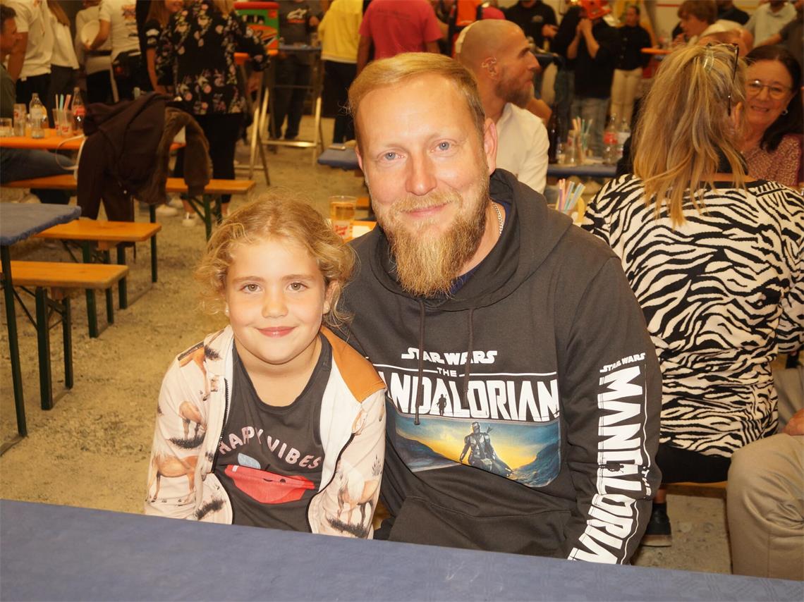 Lina-Marie und Vater Dominik Plank.