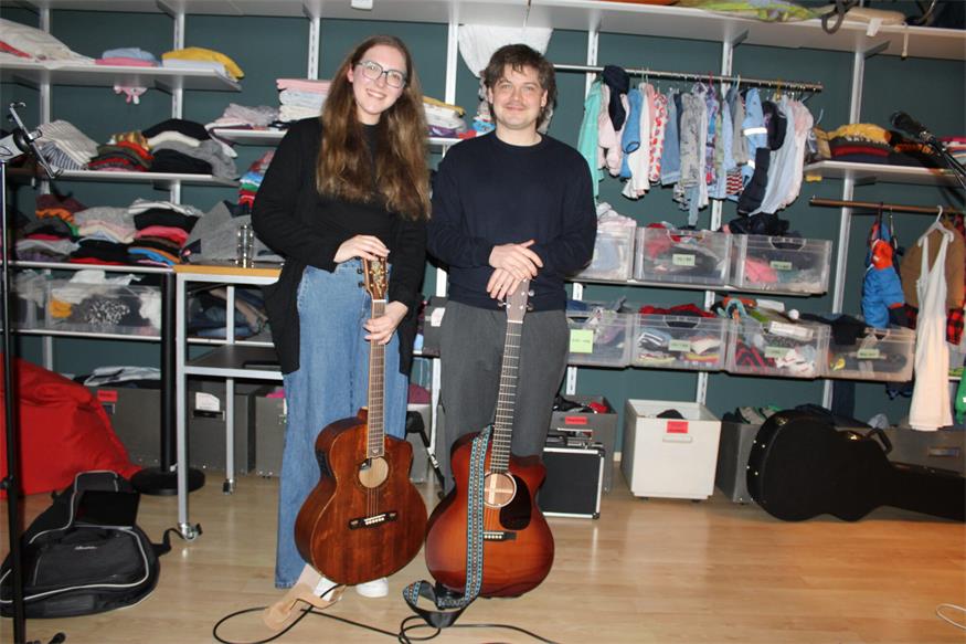 Lisa Seidl und Max Schabl spielten und sangen in Oberpullendorf für den guten Zweck. 