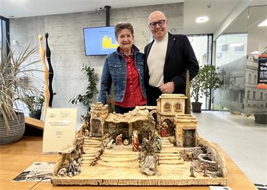 Lotte Grabner und Bürgermeister Georg Rosner.
