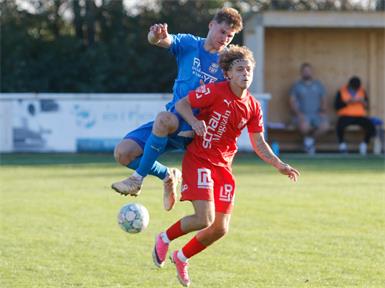 Luca Perassino (r.) und seine Neudorfer vergaben große Chancen auf einen Punktezuwachs und mussten sich am Ende Eberau mit 1:2 geschlagen geben.