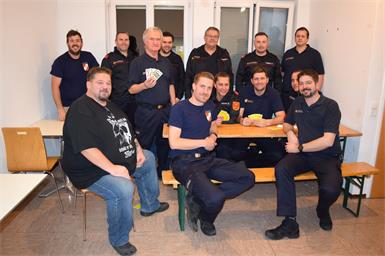 Luden ein. Rene Prickler, Ortsvorsteher Wolfgang Seidl, Jürgen Gross, Hubert Magedler, Patrick Weber, Philipp Weber, Robert Rosner, Simon Weber, Stefan Toth, Elias Weber, Kommandant-Stellvertreter Michael Plöchl, Christoph Plöchl und Kommandant Christian Maszlovits. 