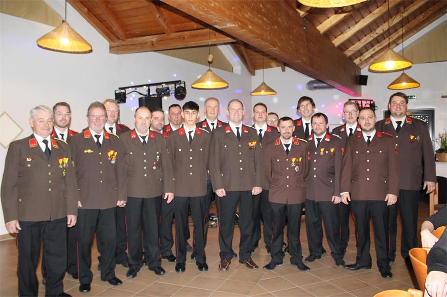 Luden zum Ball. Die Mannen rund um Kommandant Robin Eder baten am vergangenen Samastag aufs Tanzparkett im Gasthaus zum Roznyak.