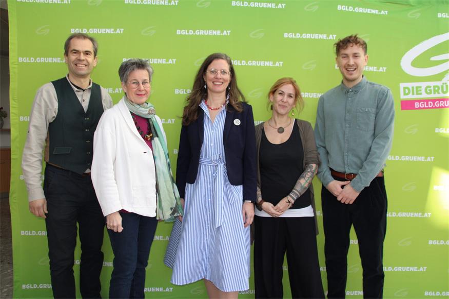 Luden zur Landesversammlung. Landtagsabgeordneter Wolfgang Spitzmüller, Klubobfrau Regina Petrik, Landessprecherin Anja Haider-Wallner, Landesgeschäftsführerin Marita Demattio und Landessprecherin-Stellvertreter Philip Juranich.