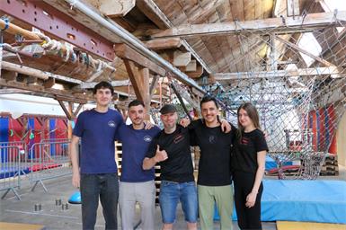 Luka Palatin, Nino Tajmel, Obmann Roel Van Ginneken, Martin Klemer und Marie Unger beim „Ninja Lockenhaus“-Event.