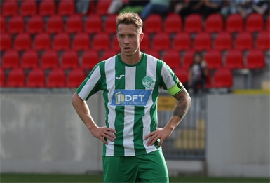 Lukas Grimmer blickt fokussiert auf die kommenden Wochen – der MSV-Kapitän steht nach 15 Monaten Verletzungspause nun wieder auf dem Platz. 