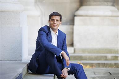 Lukas Pallitsch fürhrt durch die „Literarischen Zukunftsgespräche“.